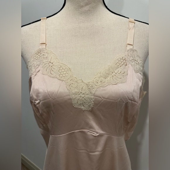 VTG full nude lace trim  slip adjustable straps SZ L/XL EUC champagne colour - Picture 2 of 8